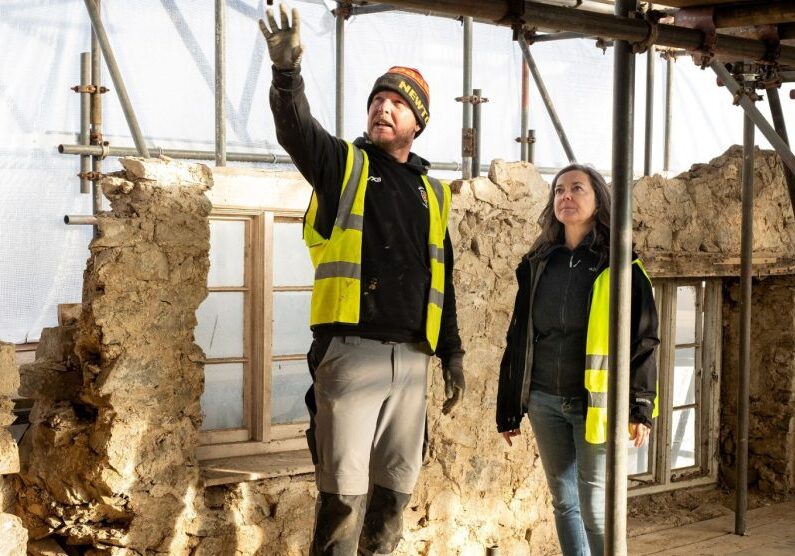 ecologist-with-builder